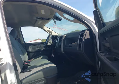 2017 Ram 1500 Tradesman 4X2 6'4 Box z USA, uszkodzony, nr VIN 1C6RR6FT5HS576076